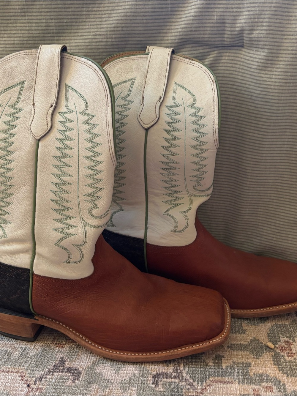 Classic Two-Tone Western Cowboy Boots - Brown & White